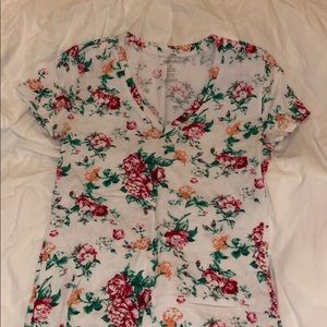 Fun floral v neck tee!
